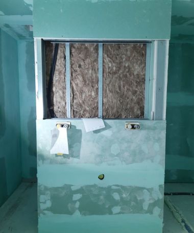 Den Hohlraum in der Trockenbauwand nutzen