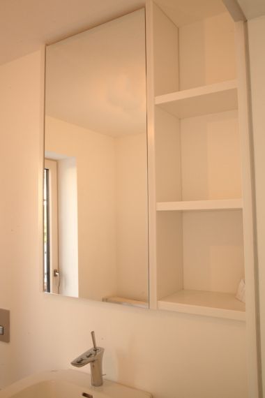 Das Licht am Spielschrank aus!