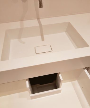 Reparaturstück wird mit Silikon abgefugt